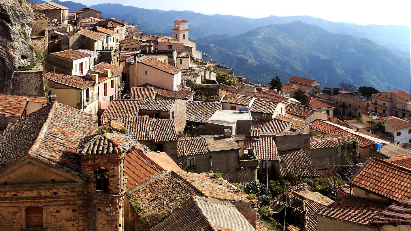 These pretty Italian villages want to pay you $33,000 to move in